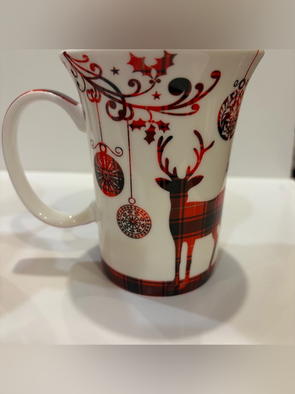 McIntosh Fine Bone China Holiday Reindeer Set of 2 Mugs - Picture 7 of 12